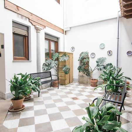 Tuguest Gracia Apartments Гранада Экстерьер фото