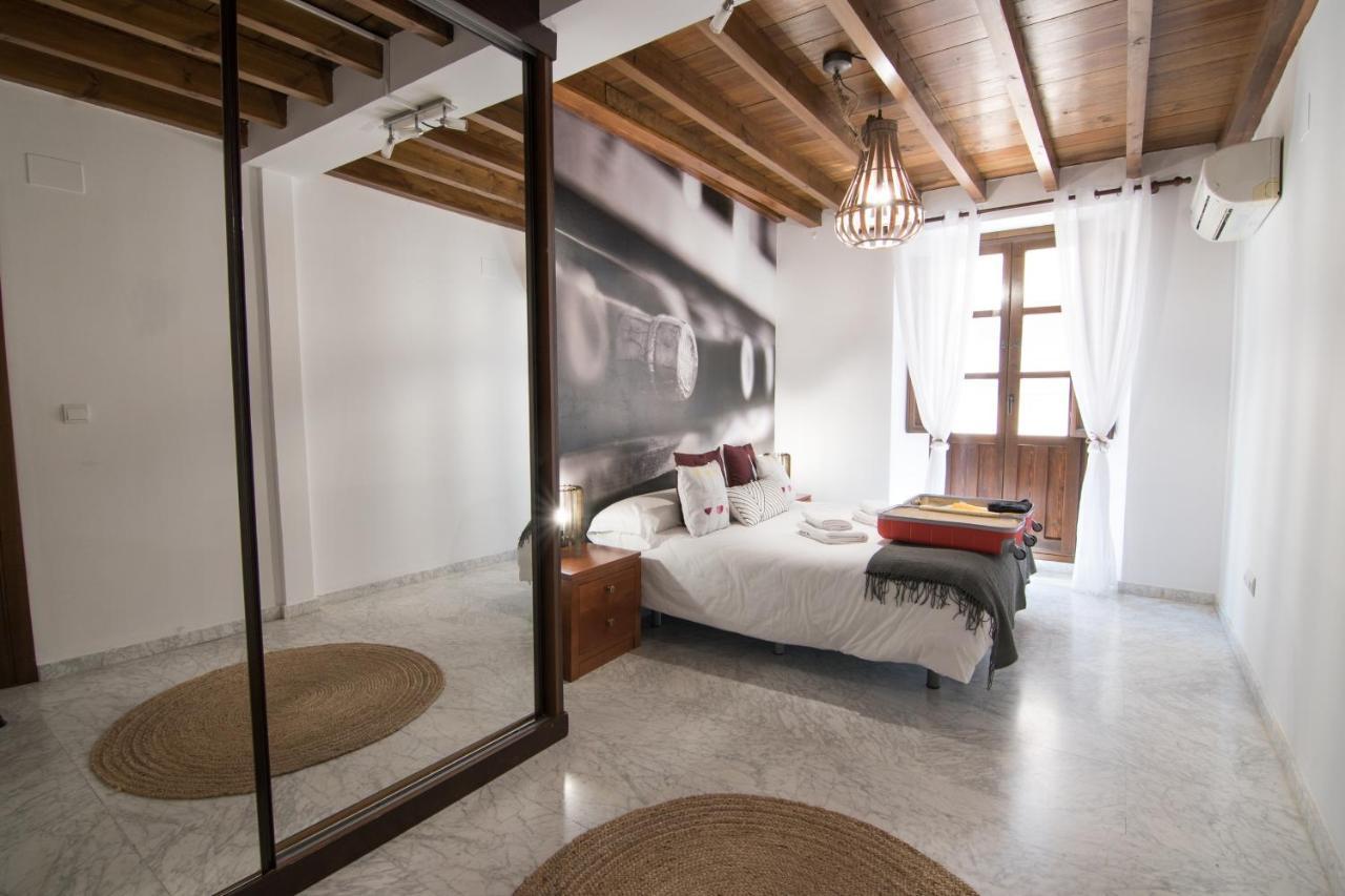 Tuguest Gracia Apartments Гранада Экстерьер фото