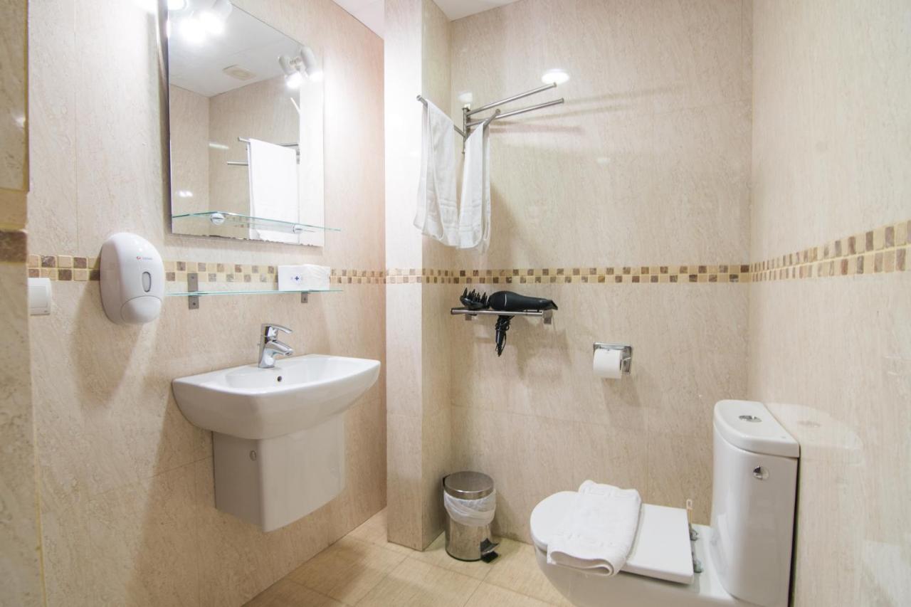 Tuguest Gracia Apartments Гранада Экстерьер фото