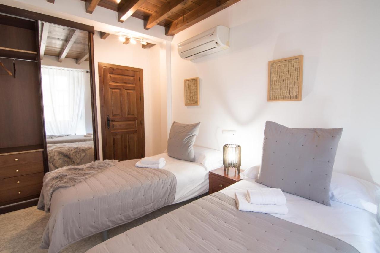 Tuguest Gracia Apartments Гранада Экстерьер фото