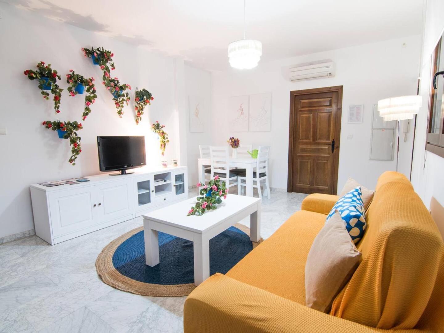 Tuguest Gracia Apartments Гранада Экстерьер фото