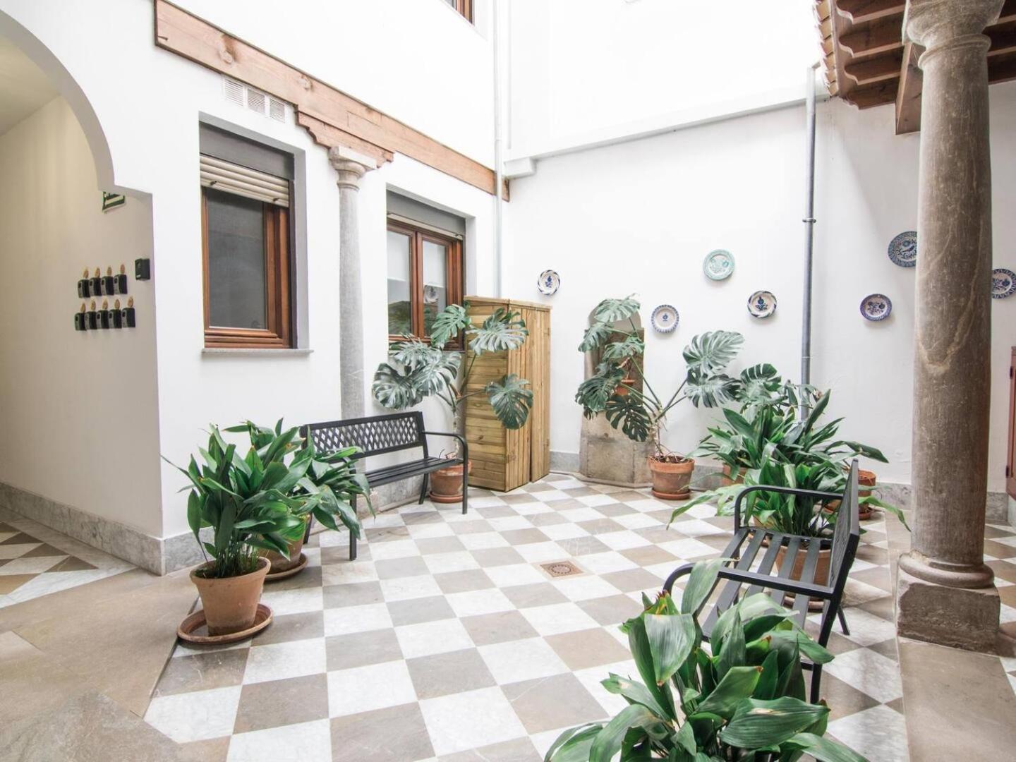 Tuguest Gracia Apartments Гранада Экстерьер фото