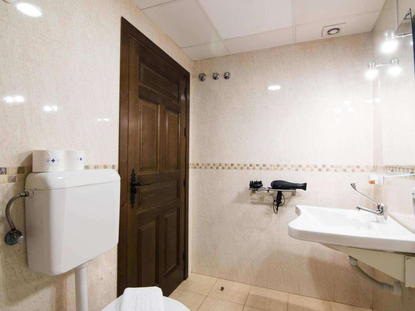 Tuguest Gracia Apartments Гранада Экстерьер фото